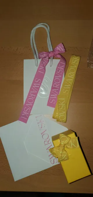 Scatola porta bracciale Swarovski gialla