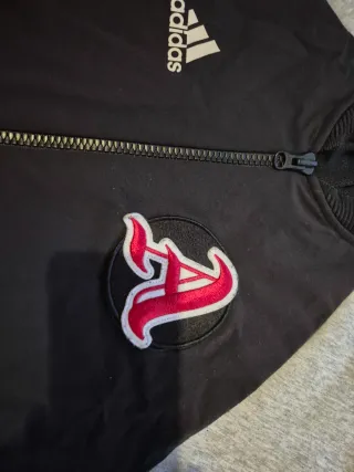 Chaqueta Adidas Negra y Roja