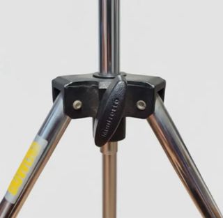 Trípode Manfrotto con ruedas