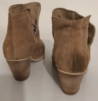 Stivaletti donna camoscio con borchie