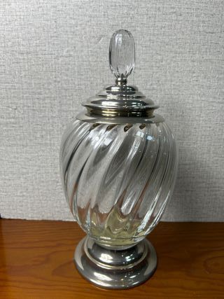 Tarro decorativo de cristal con tapa metálica