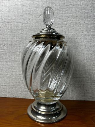 Tarro decorativo de cristal con tapa metálica