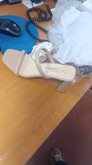 Sandalias beige DON'T CALL ME JENNYFER