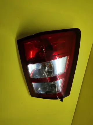 PILOTO TRASERO DERECHO JEEP GRAND CHEROKEE III