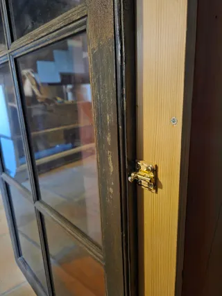 Mueble vitrina artesanal