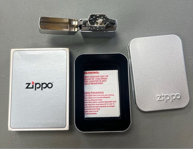 Zippo Marlboro Plata
