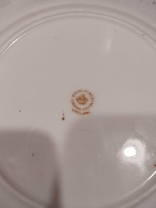 2 platos Royal Albert