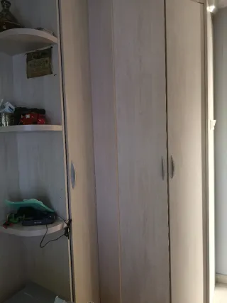 Armario de madera beige y gris