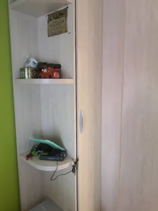 Armario de madera beige y gris