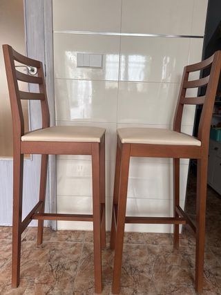 2 Taburetes altos madera y polipiel