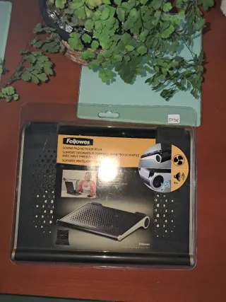 Fellowes Soporte Ventilado con Altavoces. Nuevo