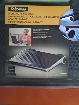 Fellowes Soporte Ventilado con Altavoces. Nuevo