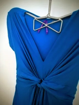 Vestido premamá azul con nudo