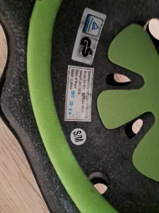 Casco patinaje negro