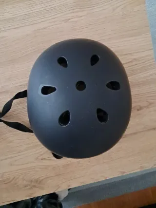 Casco patinaje negro