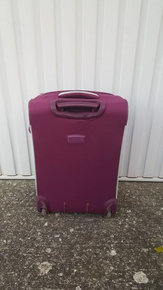 Maleta de viaje morada