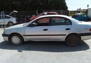 Toyota 5323557 54533366 faro izq avensis berlina