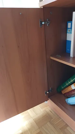 Aparador de madera marrón