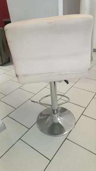 Sgabello regolabile beige e argento