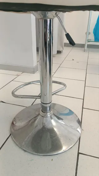 Sgabello regolabile beige e argento