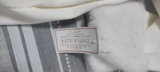 Abrigo largo blanco con cuello y puños de pelo