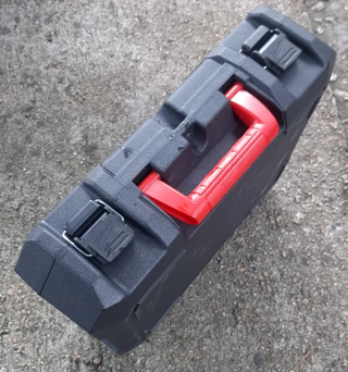 Caja de herramientas Milwaukee