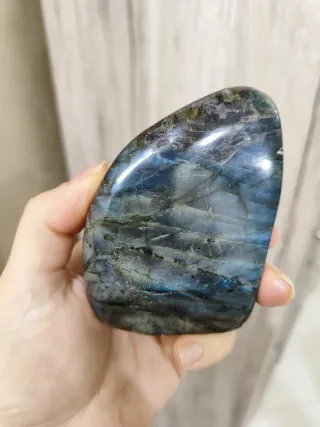 Pietra Labradorite levigata
