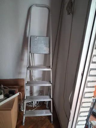 Escalera de aluminio plegable