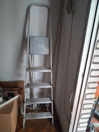 Escalera de aluminio plegable