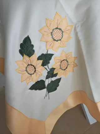 Mantelería bordada para 8 personas