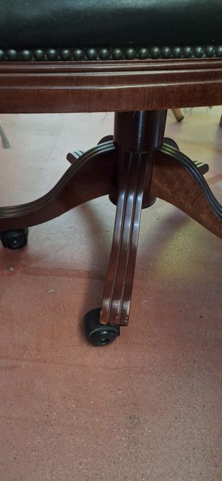 Silla de escritorio inglesa antigua de cuero