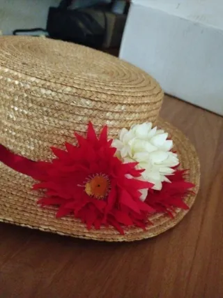 Sombreros de cóctel negros y beige