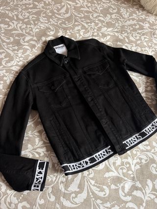 Chaqueta vaquera Versace negra