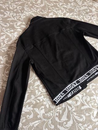 Chaqueta vaquera Versace negra