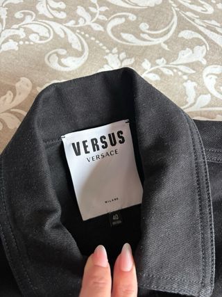 Chaqueta vaquera Versace negra