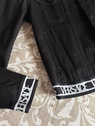 Chaqueta vaquera Versace negra