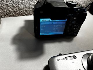 Lotto di 14 fotocamere per riparazione o ricambi