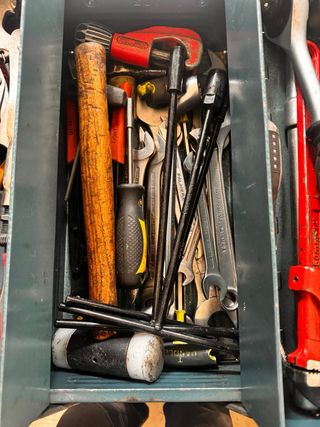 Caja de herramientas metálica vintage