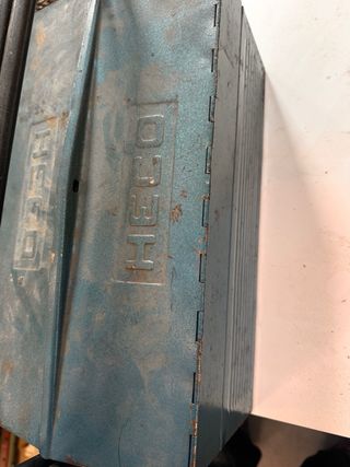 Caja de herramientas metálica vintage