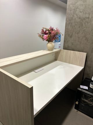 Mostrador Oficina Ofiprix Beige y Blanco