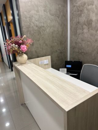 Mostrador Oficina Ofiprix Beige y Blanco