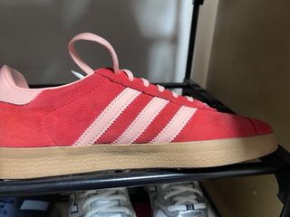 Adidas Gazelle rosas y rojas