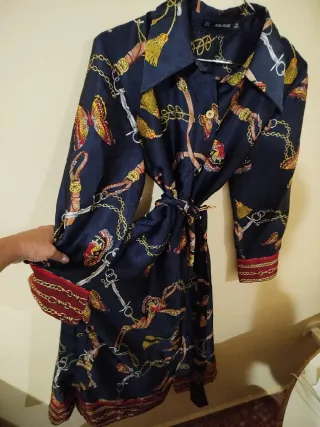 Vestido midi Zara estampado cadenas