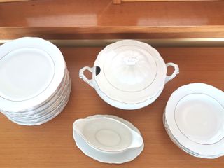 Vajilla Porcelana Blanca y Dorada