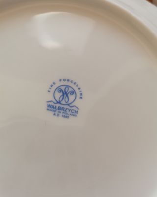 Vajilla Porcelana Blanca y Dorada