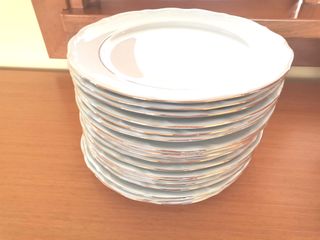 Vajilla Porcelana Blanca y Dorada