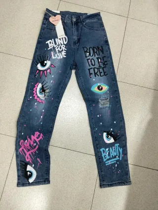 Pantalones vaqueros pintados a mano