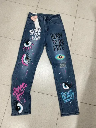 Pantalones vaqueros pintados a mano