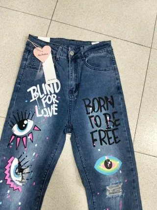 Pantalones vaqueros pintados a mano