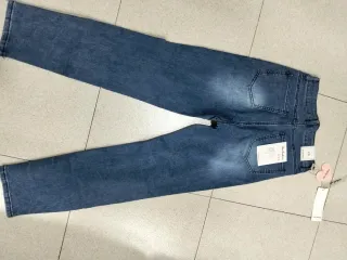 Pantalones vaqueros pintados a mano